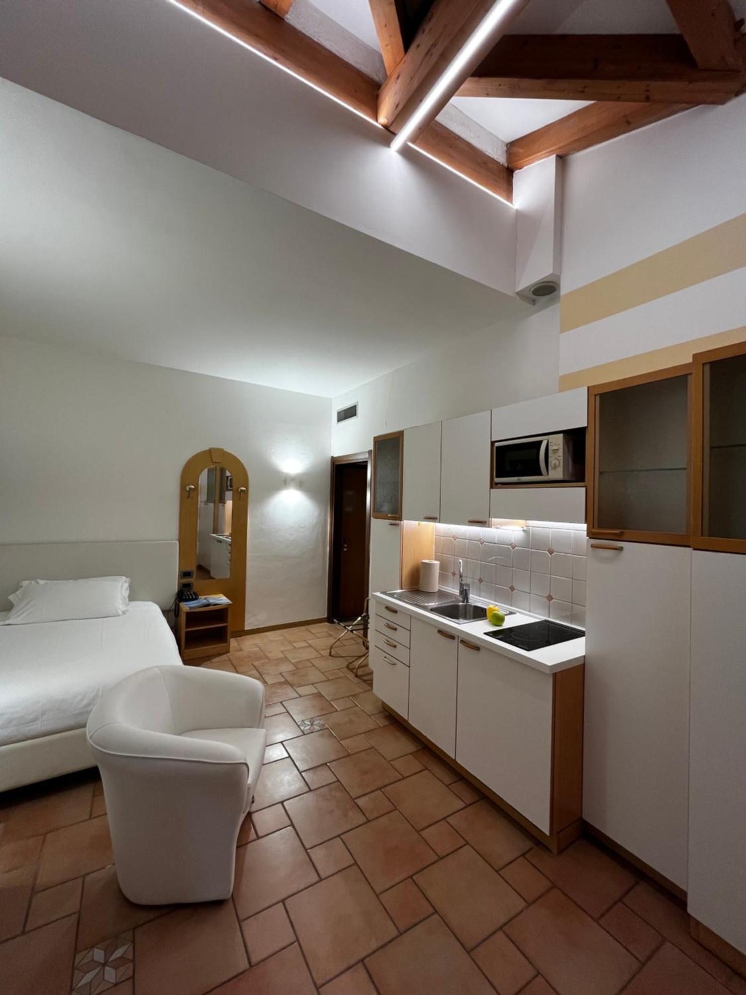 Manci Apartments By Hotel America Trento Exterior photo